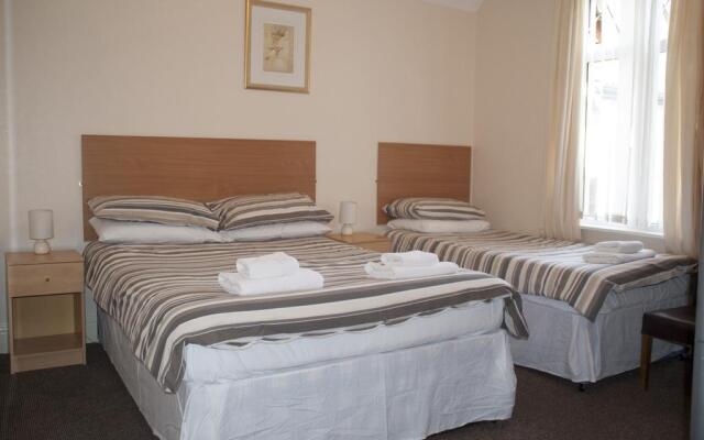 Chaplins Hotel - Guest house