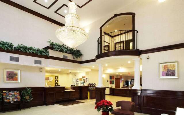 Comfort Suites Near University