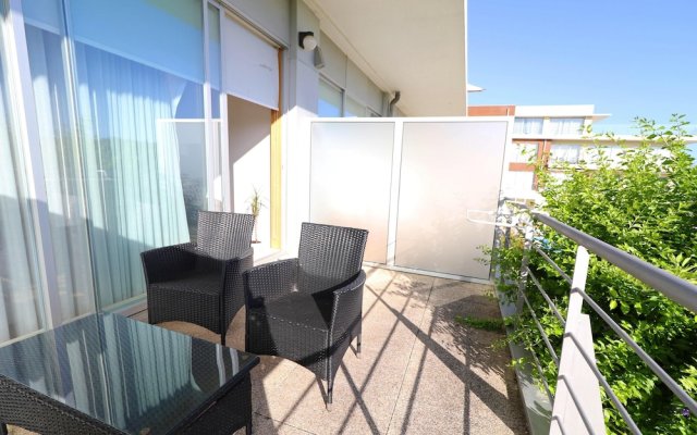 Studio in Esposende, With Wonderful Lake View, Pool Access, Enclosed G
