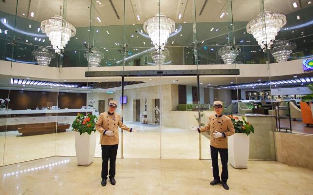 Central Palace Hotel