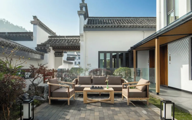Huangshan Misty Rain Resort Hotel