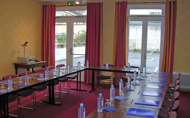 Hotel Campanile Chartres Centre - Gare - Cathedrale