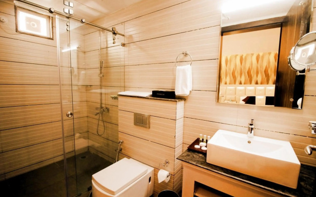 Pinnacle by Click Hotels, Lucknow