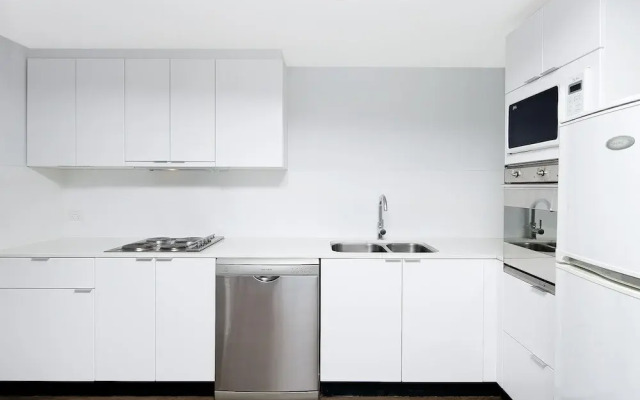 Astra Apartments - The Griffin