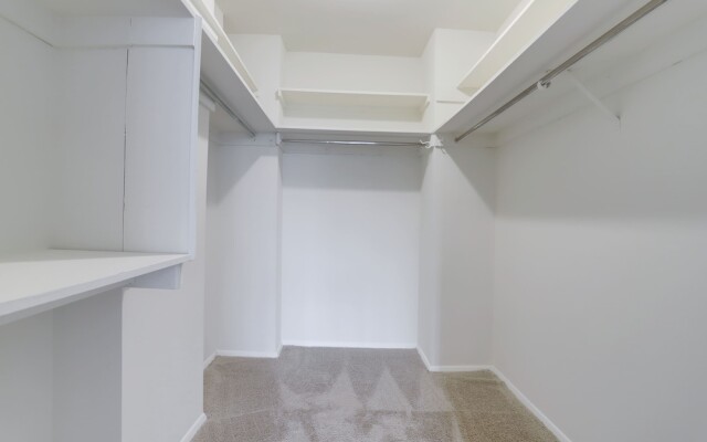 Beautiful  Apt At Crystal City With Gym