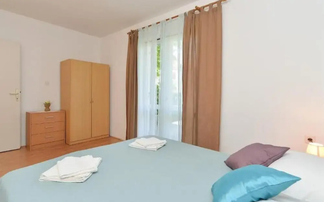 Spacious Apartment With Garden
