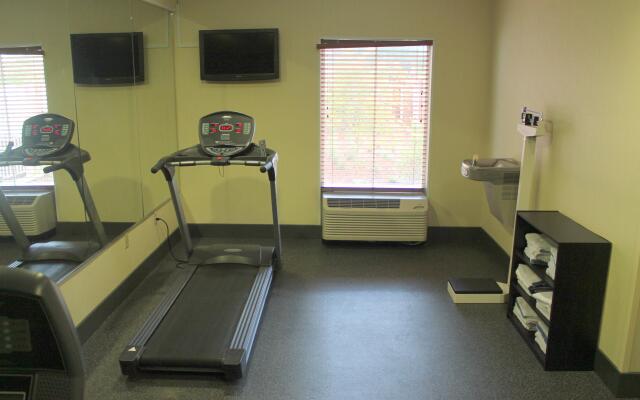 Holiday Inn Express & Suites Starkville by IHG