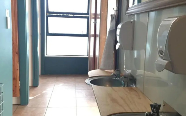 Kanuka Ridge Lodge and Backpackers