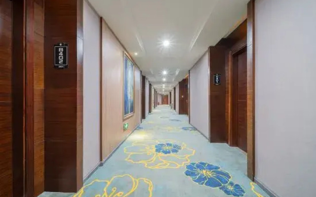 Shengjing Yijia Hotel (Gucheng Fanyang Road Underground Mall)