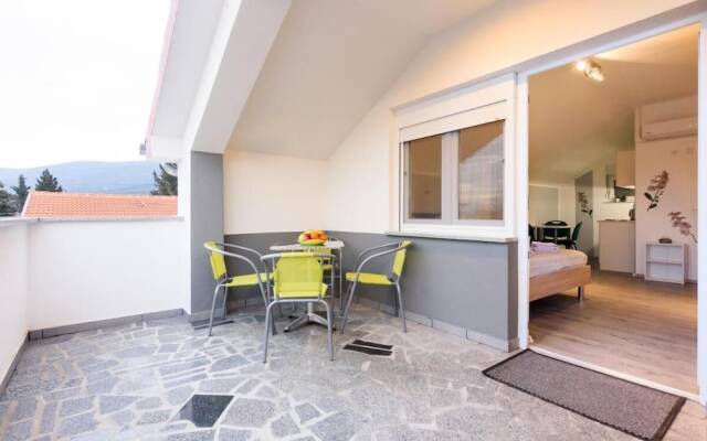 Studio Apartment With Balcony Near Beach Apartmani Orhideja