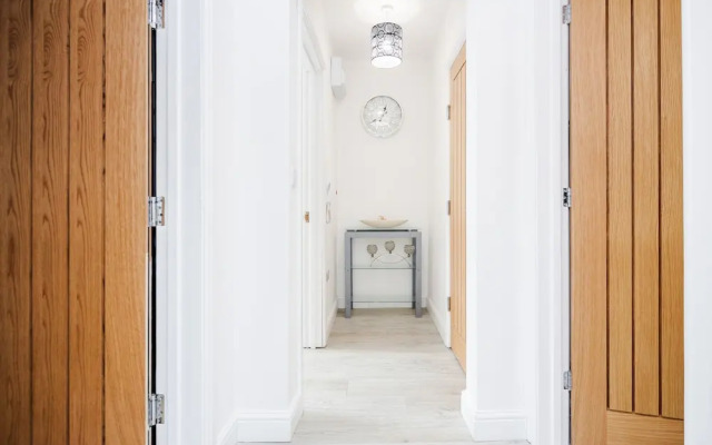 Comfortable 2BR Apartment in Bedford