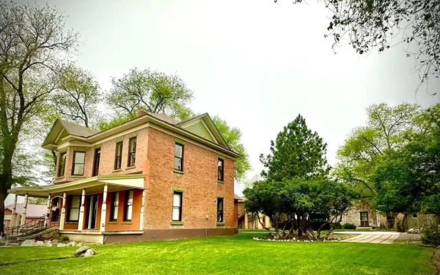 Franklin Fab Gallery House