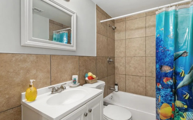 2 Bedroom Deluxe Apt on Collins Ave