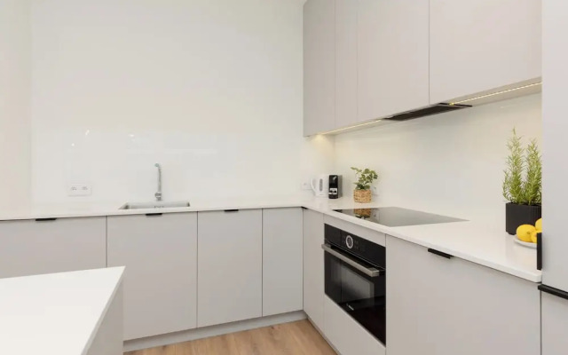 Warsaw Domaniewska by Renters Prestige