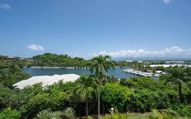 Studio, Piscine Et Vue Mer A La Marina