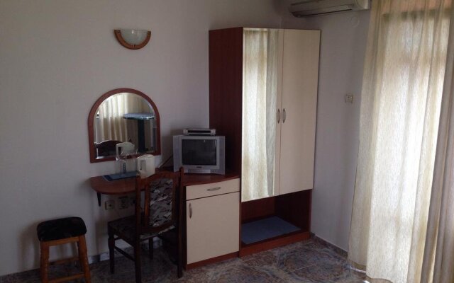 Kozarov Guest House