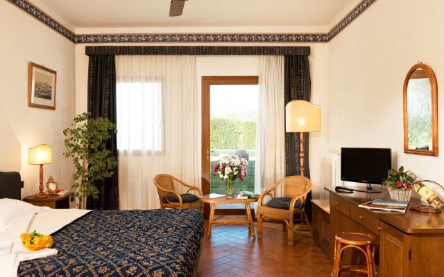 Hotel Fattoria degli Usignoli and Residence