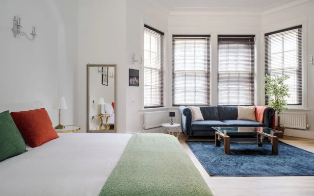 Elegant Mayfair Studio Apartment