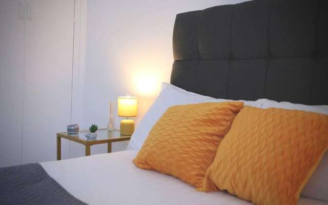 Charming 2-bed Home in Blackpool-central w Parking