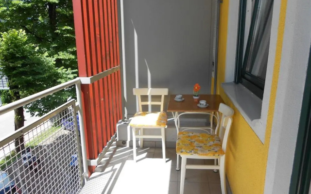 Apartment Honey Bee with Sauna