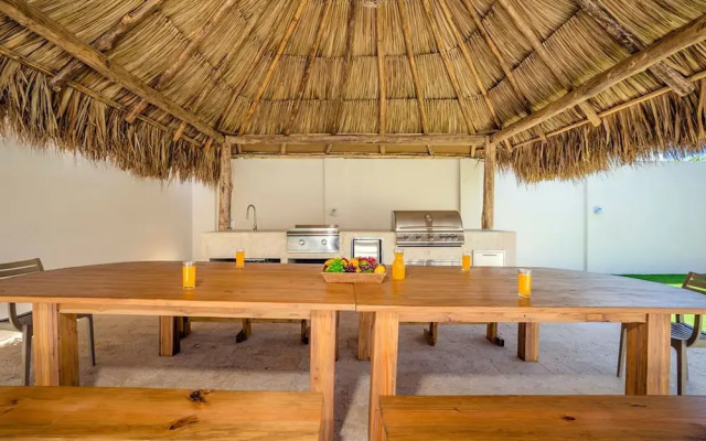 NEW 6BR Playground Private Pool Pro-bbq Palapa