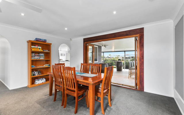 Bribie Island Canal Holiday Destination!