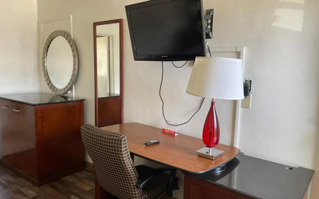 Travelers Beach Inn