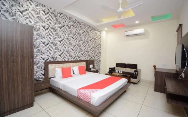 Hotel Dhingra By OYO Rooms