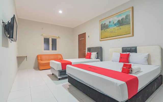 RedDoorz Plus @ Bukit Cinta Street