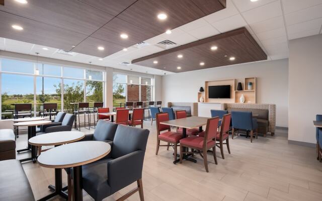 Holiday Inn Express & Suites Chicago - Hoffman Estates