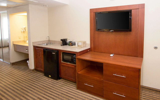 Comfort Suites Visalia Convention Center