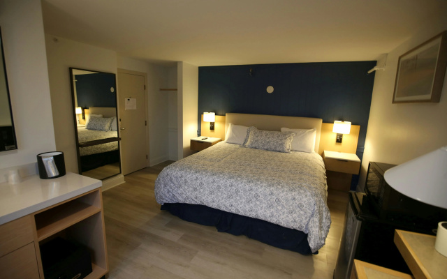 Harborline Hotel