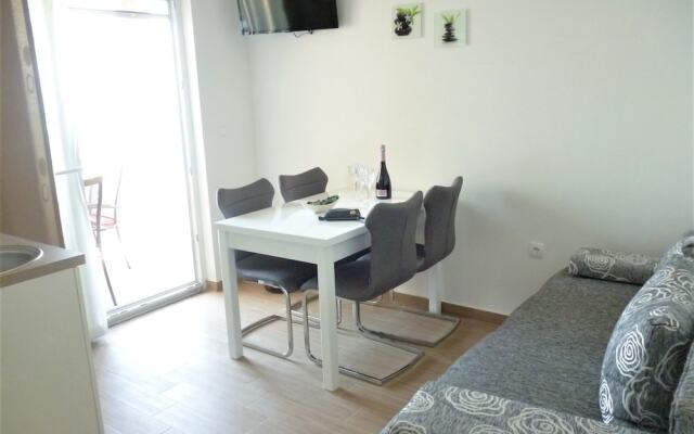 Apartments Jadranka-with the Seaview