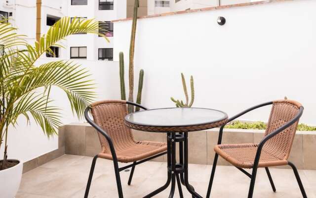 w Great 3BR Duplex With Terrace in Miraflores