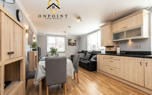 FANTASTIC Duplex 2 Bed Apt-PARKING
