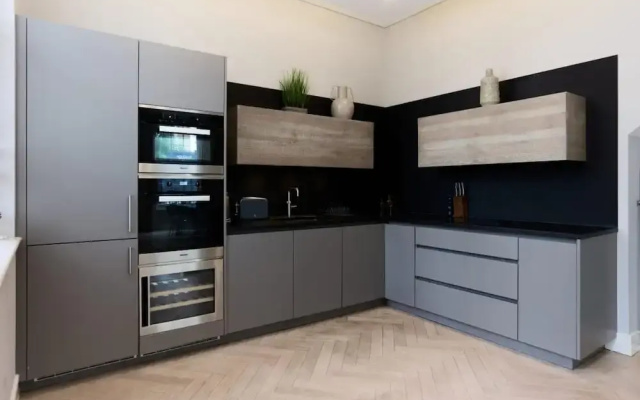 The Westbourne Park Place - Elegant 3bdr Flat
