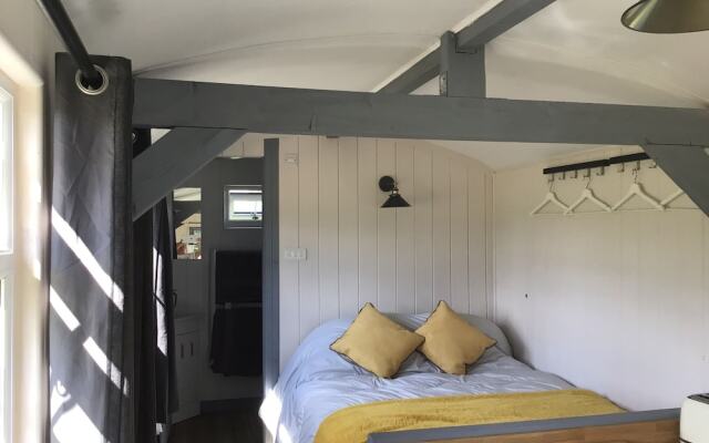 Charming Luxurious Rural Shepherds Hut