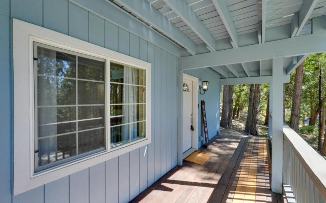 12 Mi to Apple Hill: Family-friendly Cabin Retreat