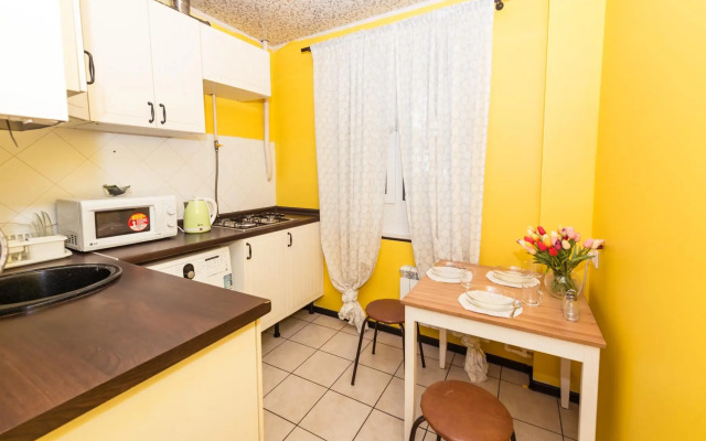 Погостим на улице Комарова 8