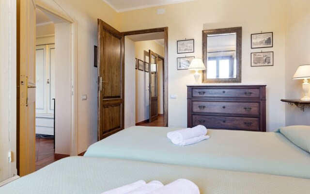 Quaint Holiday Home in Siena with Hot Tub