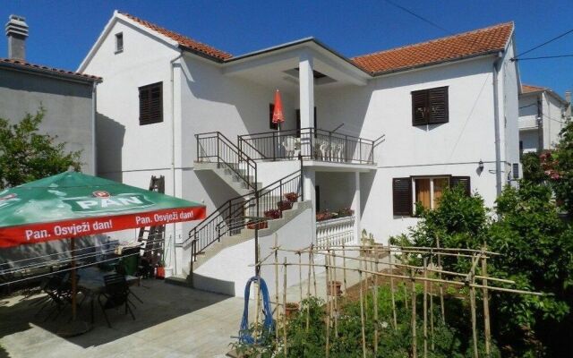 Apartment and Room Ivica