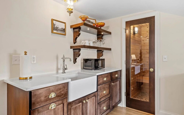 The Rochester Inn, A Historic Hotel