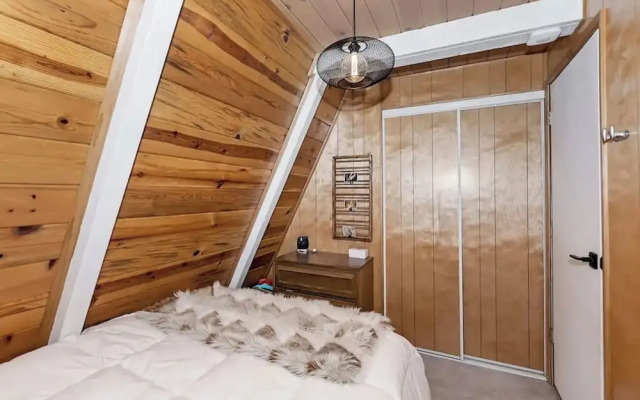 Acute A-frame Cabin w WiFi