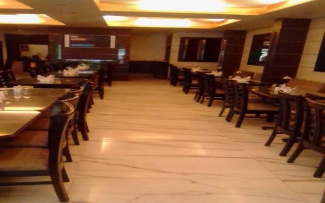 OYO 3499 Tekarees Inn