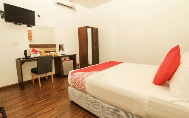 OYO 124 Clove Transit Hotel