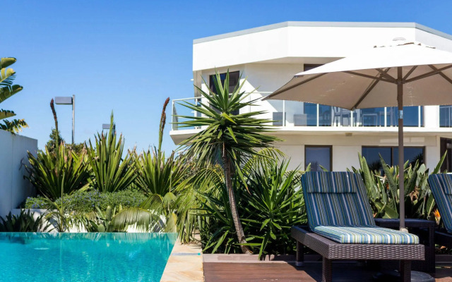 Bayview Beachfront Apartments, in town right on the beach