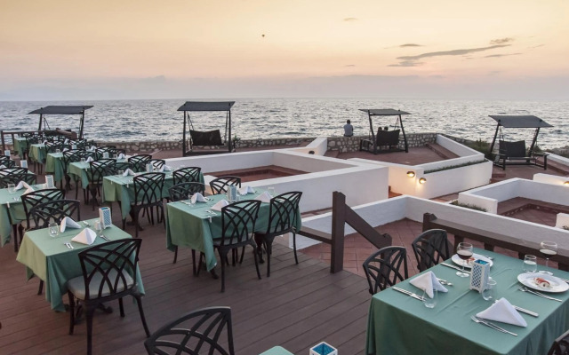 Le Bleu Hotel & Resort