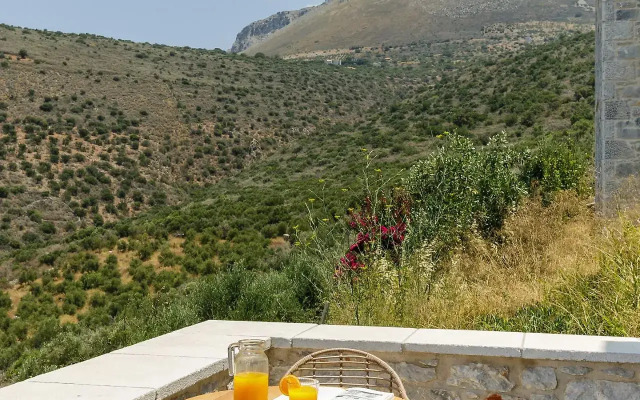 Trapela Limeni Luxury Suites