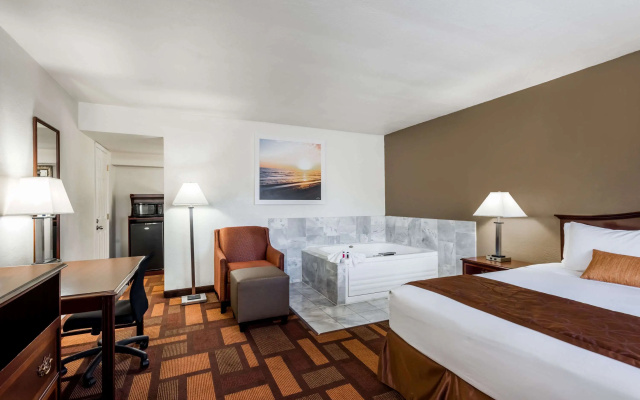 Days Inn & Suites by Wyndham Lodi
