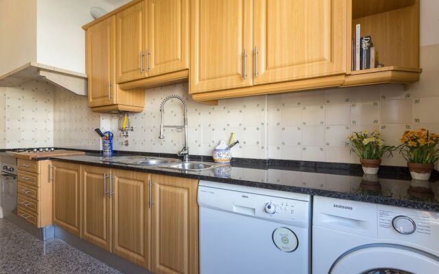 Carcavelos Beach Apt